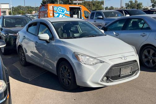2019 Toyota Yaris Sedan LE