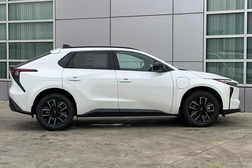 2026 Toyota bZ XLE Plus
