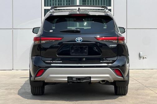 2023 Toyota Highlander Hybrid Platinum