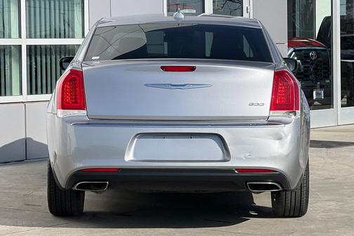2018 Chrysler 300 Limited