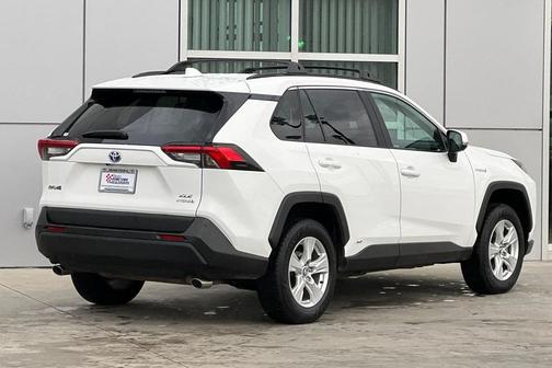 2021 Toyota RAV4 Hybrid XLE
