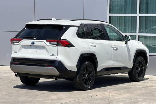 Blizzard Pearl 2022 Toyota RAV4 Hybrid SE