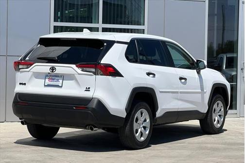 2023 Toyota RAV4 LE