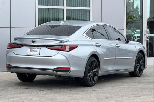 2023 Lexus ES 250 Base