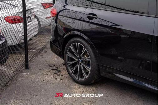 2022 BMW X7 M50i