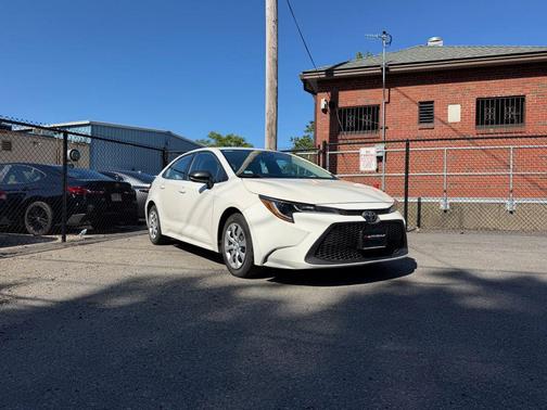 Blizzard Pearl 2020 Toyota Corolla LE