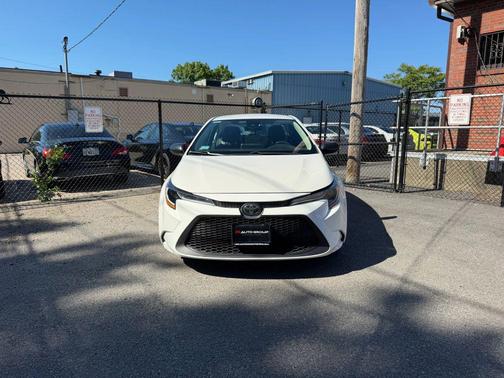 Blizzard Pearl 2020 Toyota Corolla LE