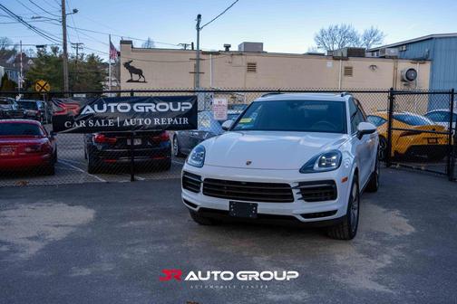 2023 Porsche Cayenne Platinum Edition