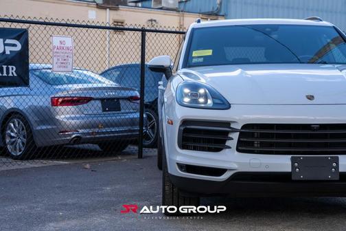 2023 Porsche Cayenne Platinum Edition