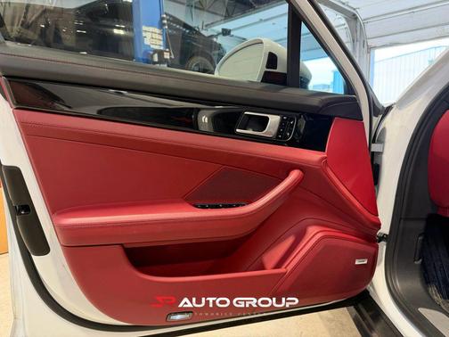 2018 Porsche Panamera 4