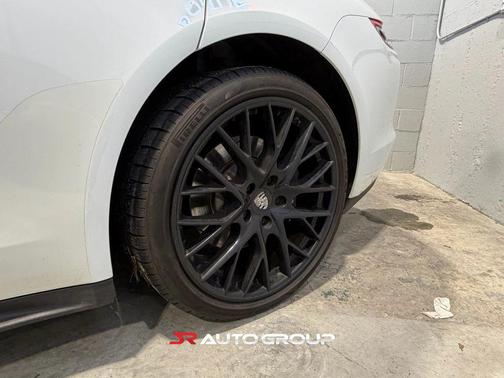 2018 Porsche Panamera 4