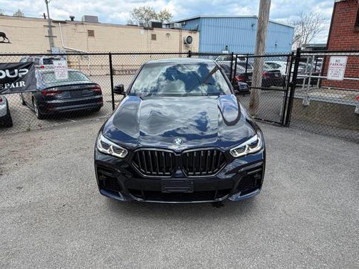 Carbon Black Metallic 2022 BMW X6 xDrive40i