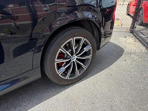 Carbon Black Metallic 2022 BMW X6 xDrive40i