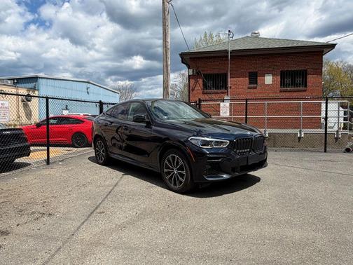 Carbon Black Metallic 2022 BMW X6 xDrive40i