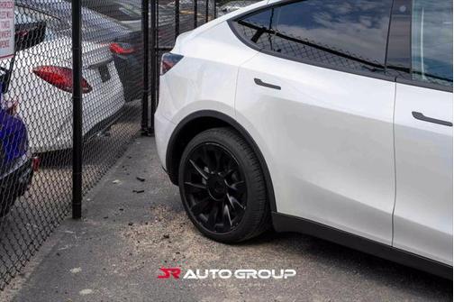 2022 Tesla Model Y Long Range Dual Motor All-Wheel Drive