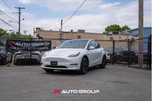 2022 Tesla Model Y Long Range Dual Motor All-Wheel Drive