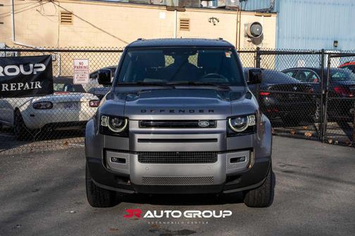 2023 Land Rover Defender 90 SE