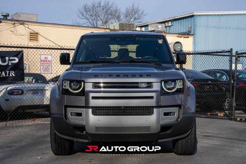 2023 Land Rover Defender 90 SE