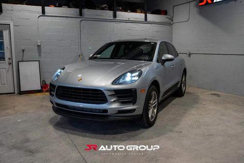 Dolomite Silver Metallic 2020 Porsche Macan Macan Sport Edition