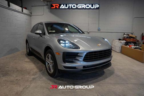 Dolomite Silver Metallic 2020 Porsche Macan Macan Sport Edition