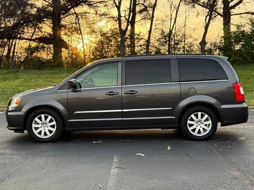 2016 Chrysler Town & Country Touring
