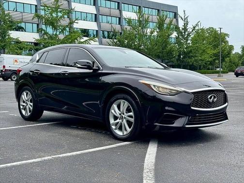 2018 INFINITI QX30 Luxury