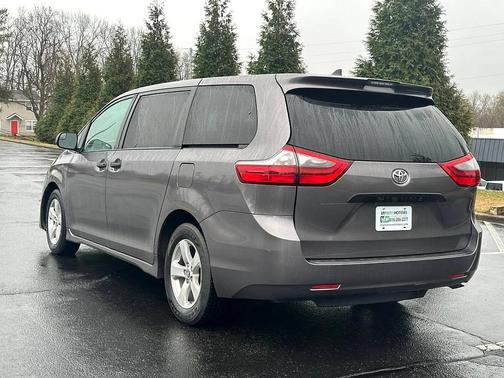 2020 Toyota Sienna SE