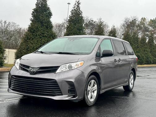 2020 Toyota Sienna SE