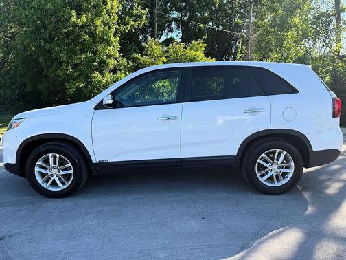 Snow White Pearl 2015 Kia Sorento LX