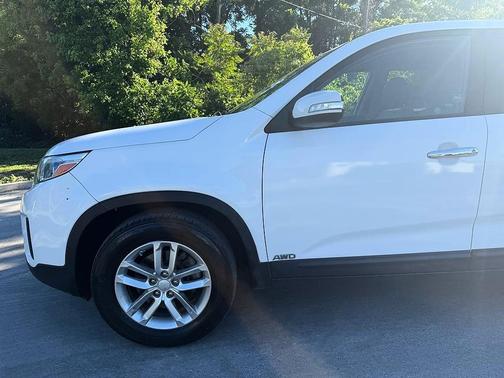 Snow White Pearl 2015 Kia Sorento LX