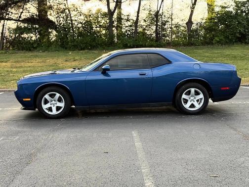 Blue 2010 Dodge Challenger SE