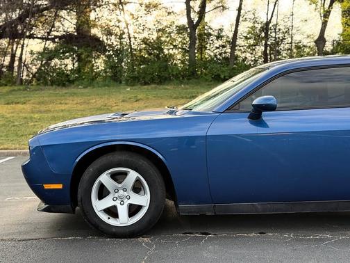 Blue 2010 Dodge Challenger SE
