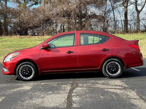 2019 Nissan Versa 1.6 S+
