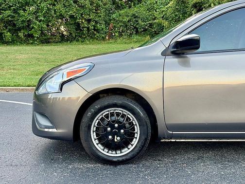 2016 Nissan Versa 1.6 SV