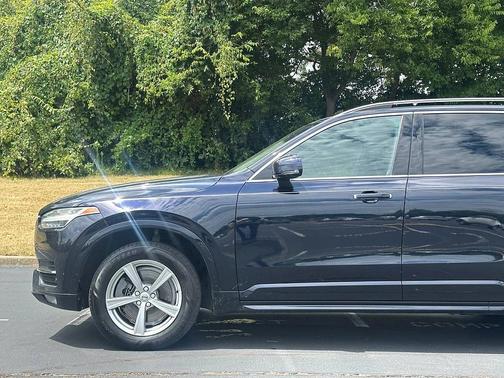 2016 Volvo XC90 T5 Momentum