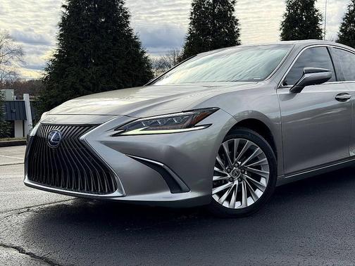 2021 Lexus ES 300h Ultra Luxury