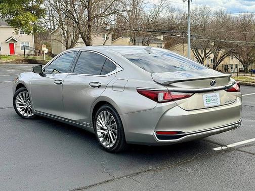 2021 Lexus ES 300h Ultra Luxury