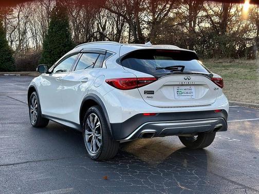 2017 INFINITI QX30 Premium