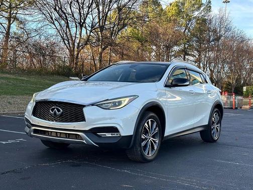 2017 INFINITI QX30 Premium