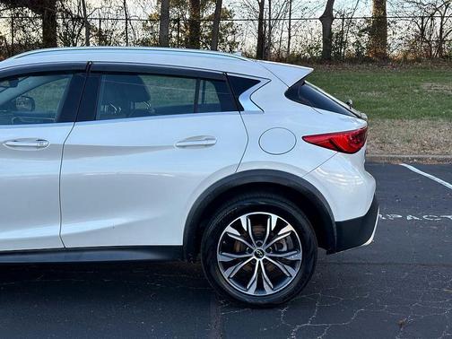 2017 INFINITI QX30 Premium