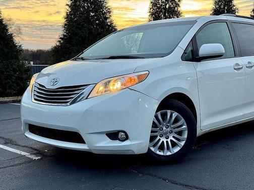2016 Toyota Sienna XLE