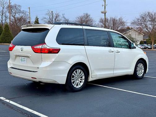 2016 Toyota Sienna XLE