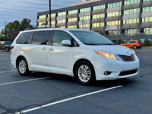 2016 Toyota Sienna XLE