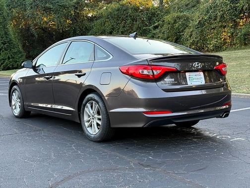 2017 Hyundai SONATA SE