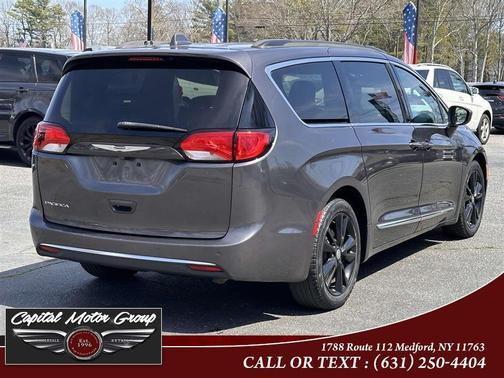 Granite Crystal Metallic Clearcoat 2017 Chrysler Pacifica Touring-L