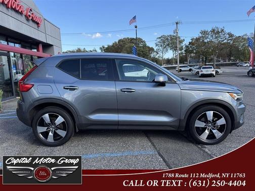 2019 Volvo XC40 T5 Momentum