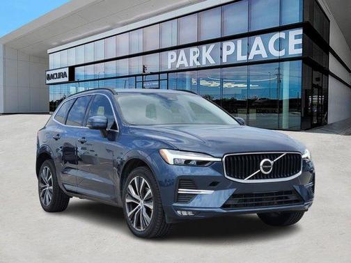 2022 Volvo XC60 B5 Momentum