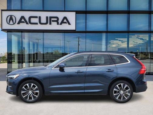 2022 Volvo XC60 B5 Momentum