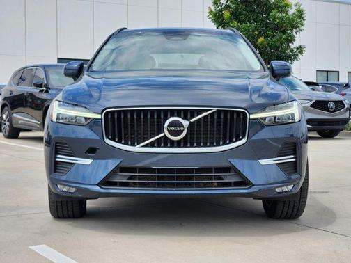 2022 Volvo XC60 B5 Momentum
