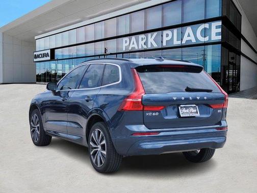 2022 Volvo XC60 B5 Momentum